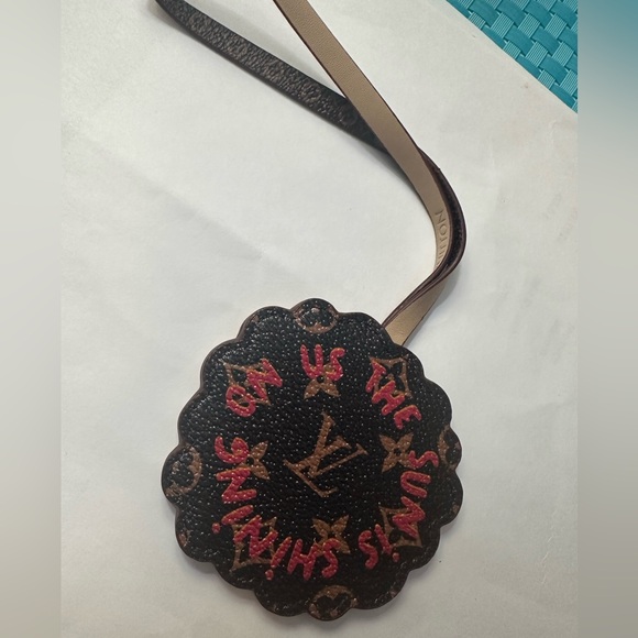 LV The Sun is Shining Bag Charm - Picture 3 of 4
